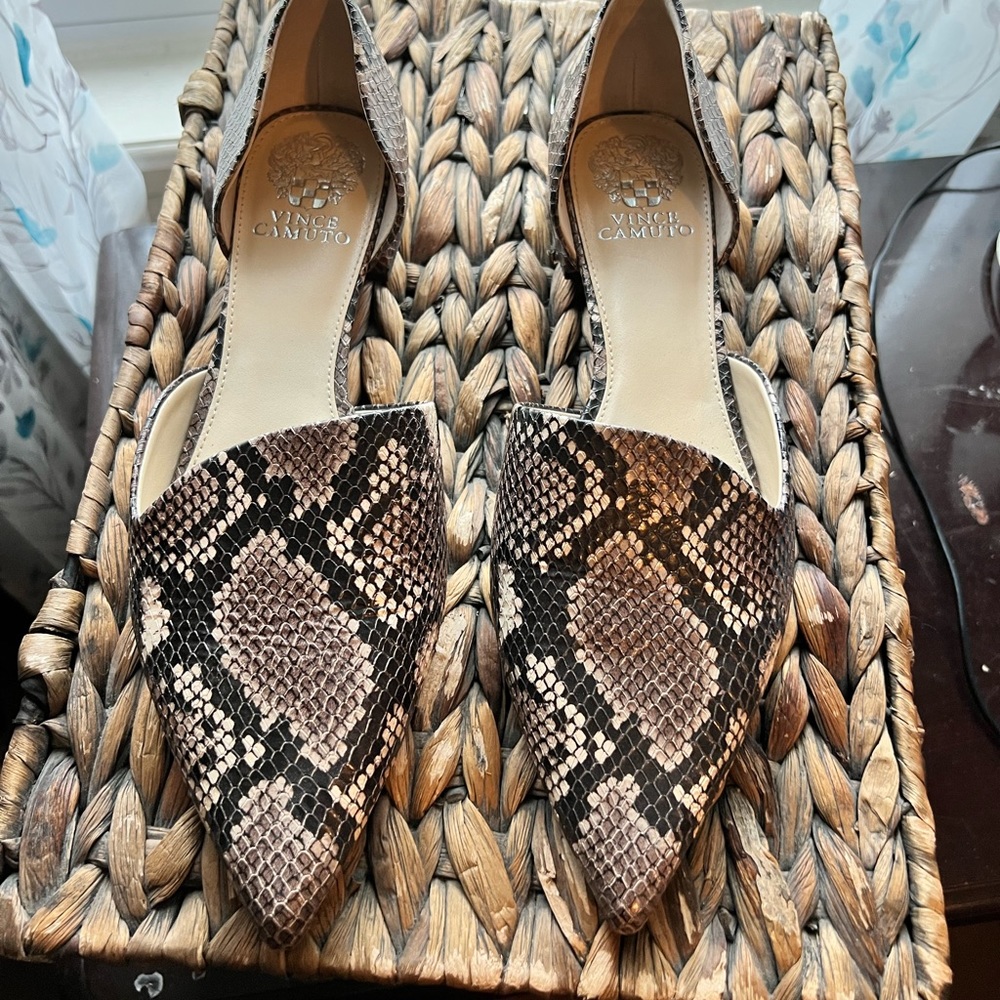 Snake print flat